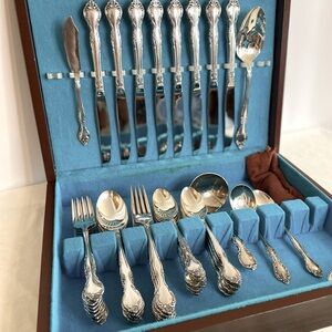 SOLD ONEIDA COMMUNITY AFFECTION 1960 Silverplate Flatware 8 Place Setting + 4